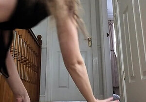 Cute amateur webcam teen girl toying pussy on webcam