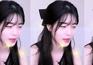 Beauty small tit amateur teen masturbating her shaved pussy