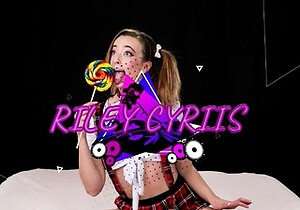 Beauty small tit amateur teen masturbating her shaved pussy