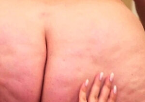 Mature Teaches Teen How To Eat Pussy