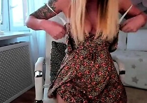 Amateur Webcam Cute Teen Plays Solo with Big Dildo