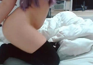 Hot amateur webcam teen masturbates for their fans