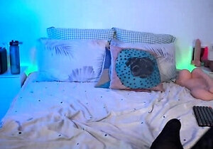 Amateur Webcam Cute Teen Plays Solo with Big Dildo