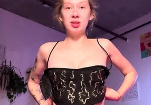 Amateur czech teen in her first toy induced orgasm