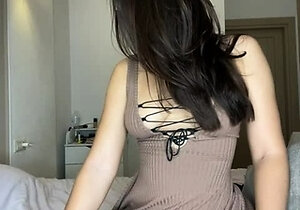 Cute amateur webcam teen girl toying pussy on webcam