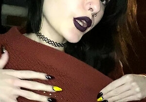 Amateur Webcam Teen Masturbates And Teases