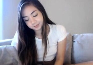 Cute amateur webcam teen girl toying pussy on webcam