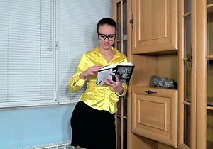 Sunny Bush Enjoys Herself And Masturbates