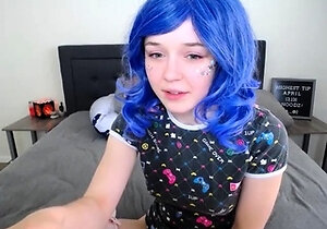 Cute amateur webcam teen girl toying pussy on webcam