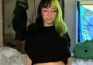 Cute amateur webcam teen girl toying pussy on webcam