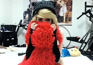 Amateur Webcam Cute Teen Plays Solo with Big Dildo