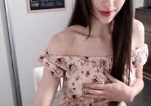 Hot amateur webcam teen masturbates for their fans