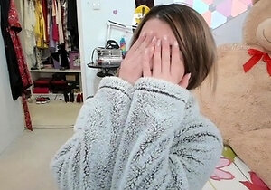 Amateur young teen solo masturbation on her livingroom