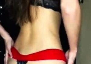 Cute amateur webcam teen girl toying pussy on webcam