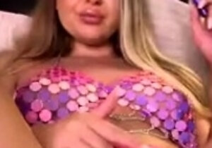 Cute amateur webcam teen girl toying pussy on webcam