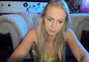 Amateur Webcam Cute Teen Plays Solo with Big Dildo