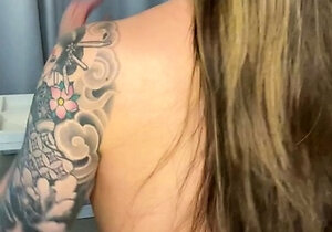 Cute amateur webcam teen girl toying pussy on webcam
