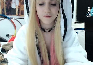 Wild blonde teen LIBRARY deep toying pussy on webcam