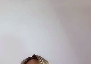 Sweet looking Ebony Teen Solo Masturbation