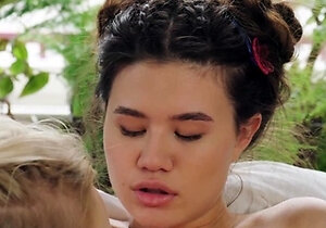 Emma White, Eveline Elle