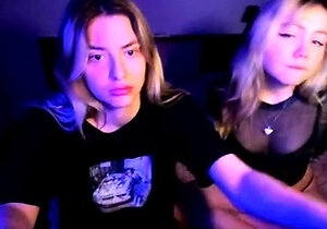 blondes_with_glasses webcam video from Stripchat [April