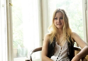 Blonde teen Sierras first erotic masturbation video
