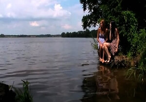 Amateur teen fucked outdoors