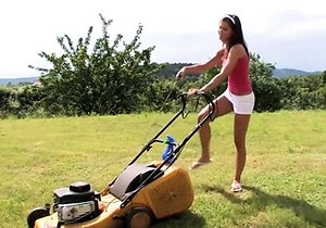 Beauty small tit amateur teen masturbating her shaved pussy