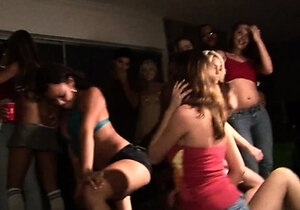 SMALL TIT BRUNETTE TATTOOED TEEN GIRLFRIEND CAUGHT IN SHOWER