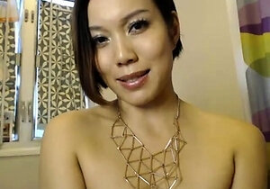 Adorable Japanese teen Izumi Koizumis pussy toyed until