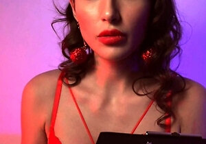 Masturbating loving babe solo toy plays with enthusiasm