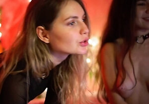 Cute amateur webcam teen girl toying pussy on webcam