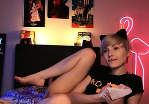 Amateur Blonde Teen Plays Solo with Toy Webcam Porn