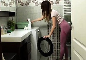 Liz Ocean - Hot Teen Housewife