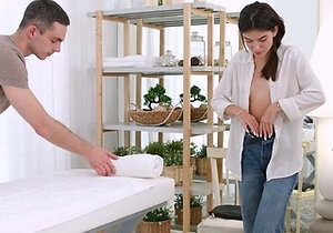 Spicy massage ends with orgasm