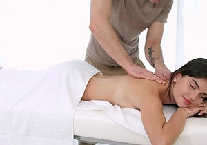 Spicy massage ends with orgasm