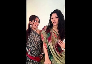 Teen deep anal toying and squirting on webcam