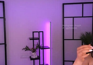 Very hot amateur thai teen girl toying her pussy on cam