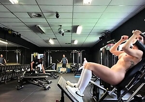 Exhibitionist dared to get naked at the local gym