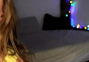 Amateur teen girlfriend homemade handjob with cumshot