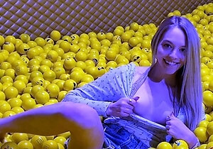 Amateur blonde teen sucks dick in hot pov blowjob sex tape