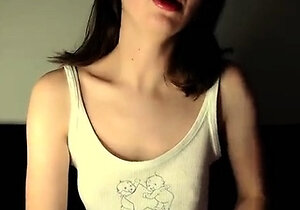 Cute amateur webcam teen girl toying pussy on webcam