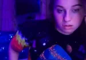 Amateur Webcam Teen Masturbates And Teases