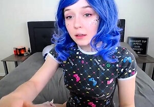 Cute amateur webcam teen girl toying pussy on webcam