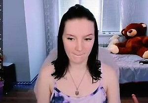 Cute amateur webcam teen girl toying pussy on webcam