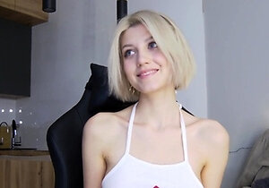 sexy amateur hot blonde teen show webcam