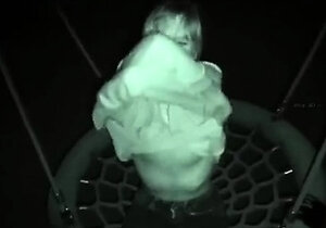 Anne-Eden - Mutprobe - Nachts auf dem Spielplatz