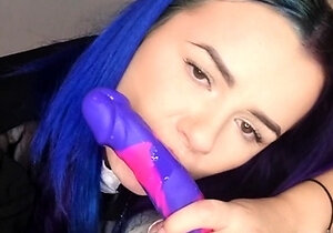 Cute amateur webcam teen girl toying pussy on webcam