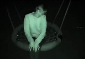 Anne-Eden - Mutprobe - Nachts auf dem Spielplatz