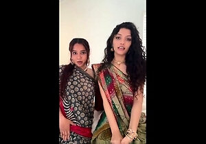 Teen deep anal toying and squirting on webcam